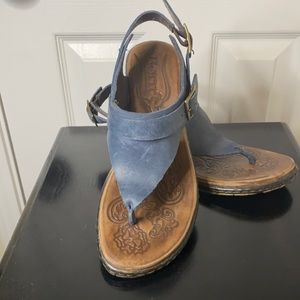 Super comfy Born sandals size 7.5